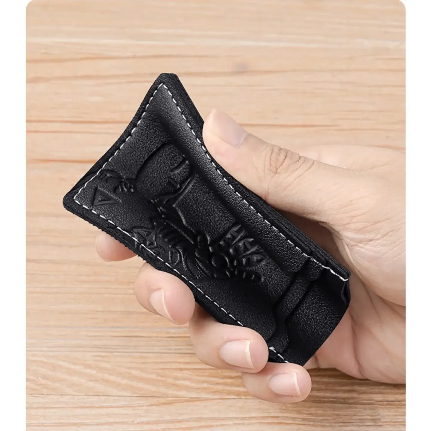 Card holder held in one hand, small and flexible